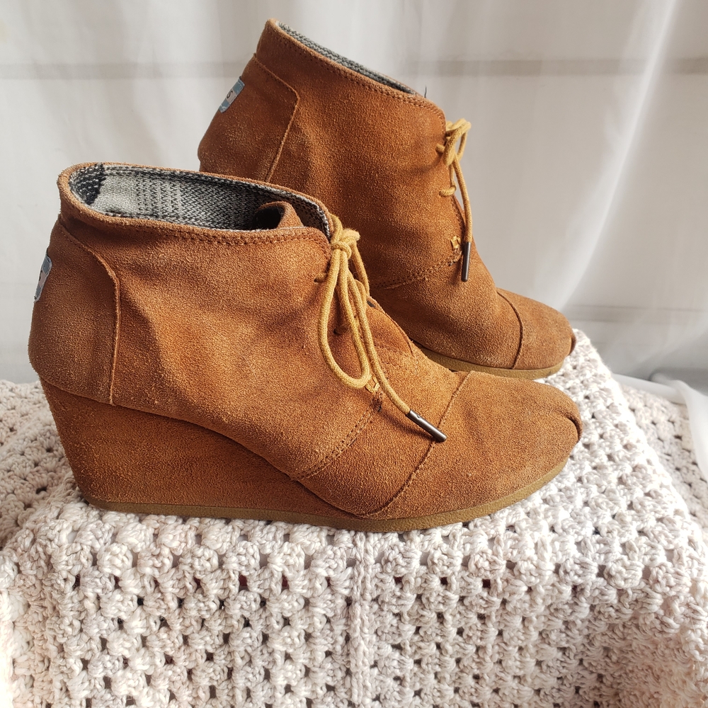 TOMS Camel Brown Suede Wedge Ankle Boots